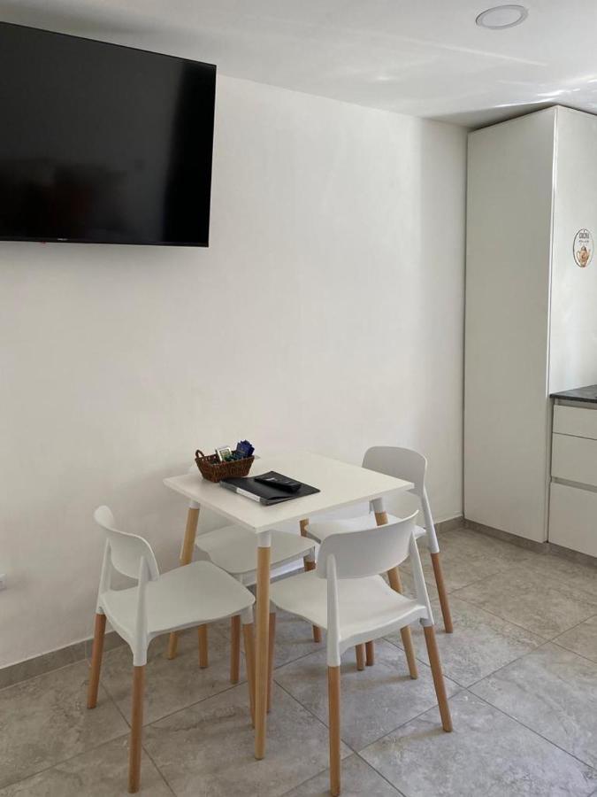 Esquel Home